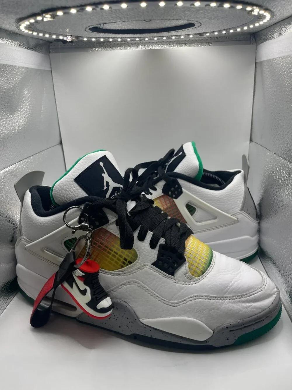 Rare Authentic Air Jordan 4 Retro Rasta (COMES WITH SHOE KEYCHAIN)!